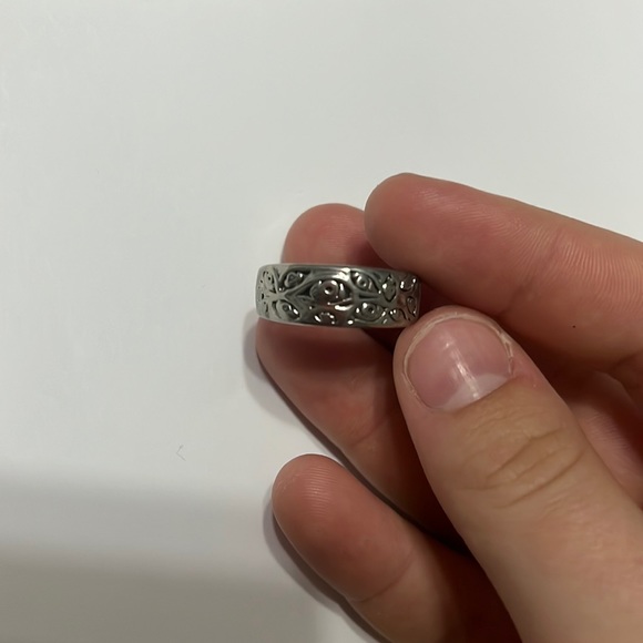 SET OF RINGS SIZE VARY 7-9 - Picture 6 of 6